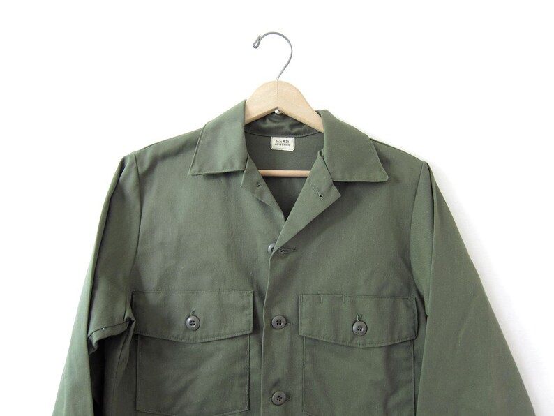 Vintage men's army shirt. military jacket. button up army shirt. small fit. image 3