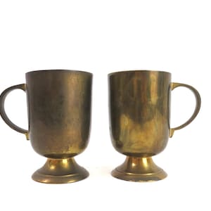 Dos tazas de latón vintage de los años 60 con decoración de latón dorado, fabricadas en India.