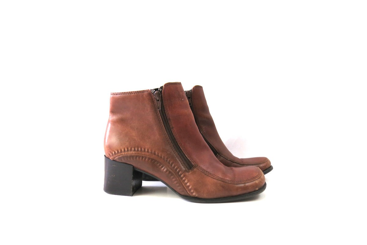 Encouragement income Metropolitan Brown Leather Booties Vintage Short Chunky Heel Boots Minimal - Etsy Norway