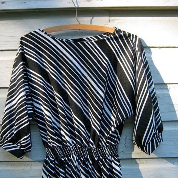 1970s black and white striped dress. graphic print dress.