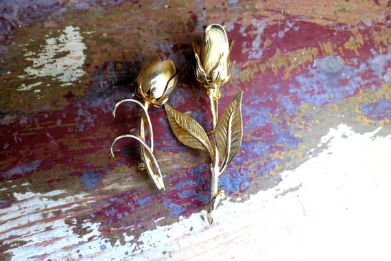 2 Gold Rose Flower Pins Vintage Floral Pins Large… - image 1