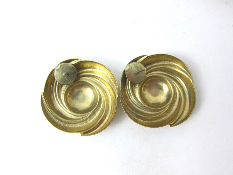 Large 1980s Golden Swirl Circle Earrings 80s Vintage Post Push Back Earrings Minimal Retro Mod Jewelry