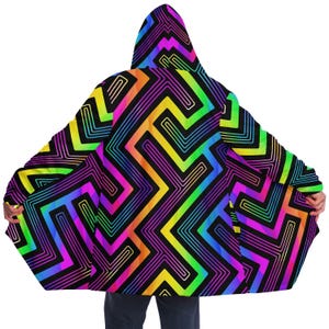 Capa de rave de polar con formas psicodélicas: abrigo con capucha para festivales de invierno