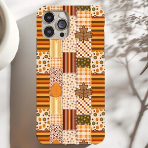 Coque de portable avec motif patchwork d'automne : feuilles d'automne, citrouilles, robuste MagSafe pour iPhone Galaxy Pixel