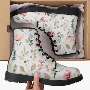 Botas de combate de cuero con flores florales/Botas góticas/Botas de motociclista/Botas ecológicas/Botas Martin/Botas renacentistas/Botas veganas unisex/