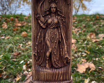 Estatua de madera de Nyx – Diosa griega de la noche, la oscuridad y el misterio