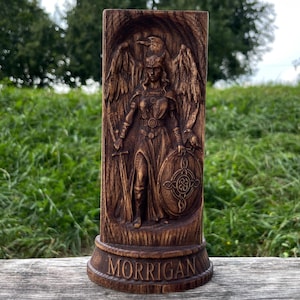 Morrigan Statue aus Holz: Keltische Göttin Figur, Heidnischer Altar Dekor