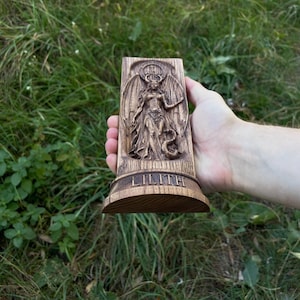 Hekate & Lilith trästatyett – Mörka gudinnor av magi och kraft, hedniska altarfigurer, ockult mytologidekor, mystisk feminin gåva bild 3