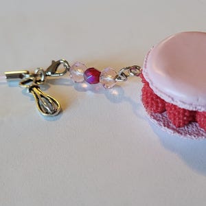 Grace&#39;s French Bakery Raspberry Macaron Keychain| Pink Macaron Beaded Keychain | Sweets Macaron Phone Charm | Strawberry Macaron keychain