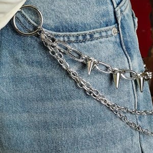 Cadena plateada estilo punk rock para billetera: cadena para jeans multicapa con pinchos. Accesorio de estética gótica y grunge para hombre y mujer.