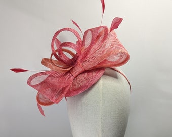 Fascinator corallo/cappello da sposa/fascinator da matrimonio/cappello MOB/cappello MOG/cappello ospite/cappello da corsa