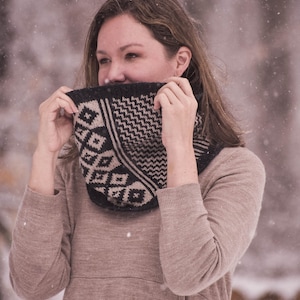 KNITTING PATTERN // Knit cowl, knit cowl // Fair isle pattern // Fair isle cowl // The Esteban Cowl image 1