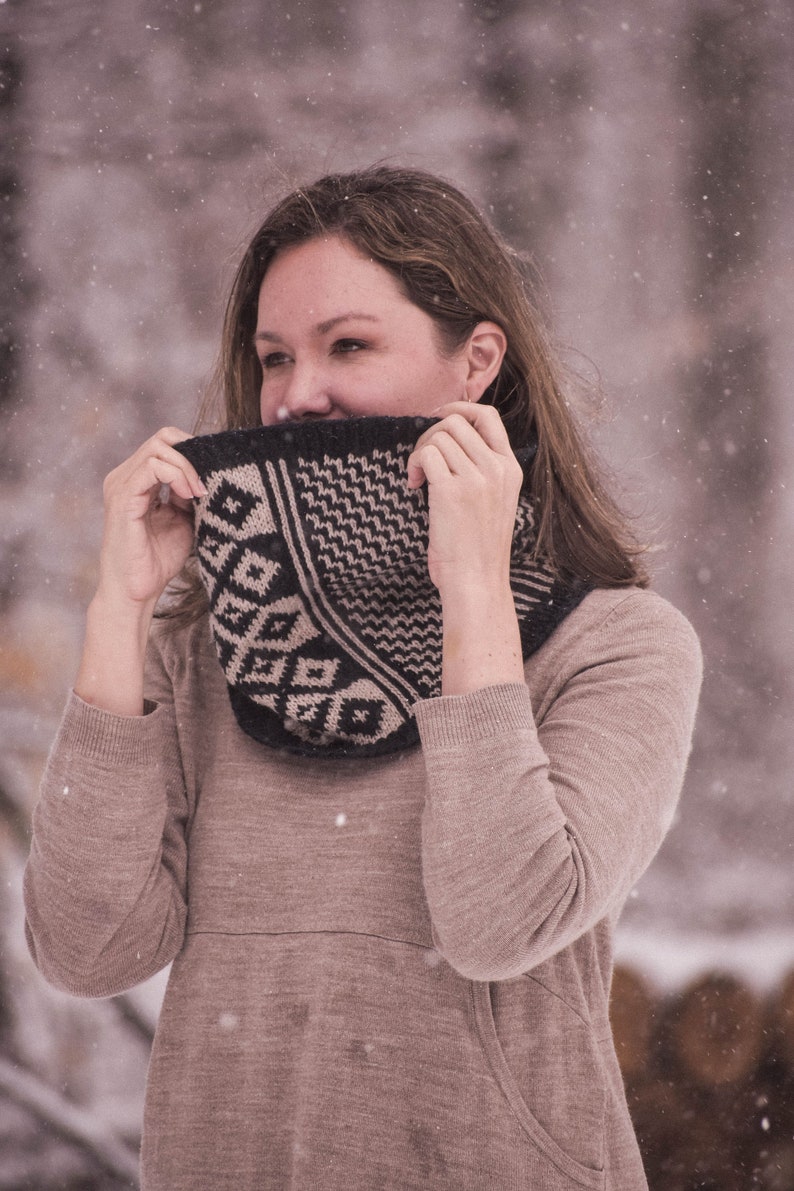 KNITTING PATTERN // Knit cowl, knit cowl // Fair isle pattern // Fair isle cowl // The Esteban Cowl image 1