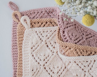 Knitting Pattern / The Meadow Hand Towel / Housewarming Gift / Kitchen decor / Dishtowel / PATTERN