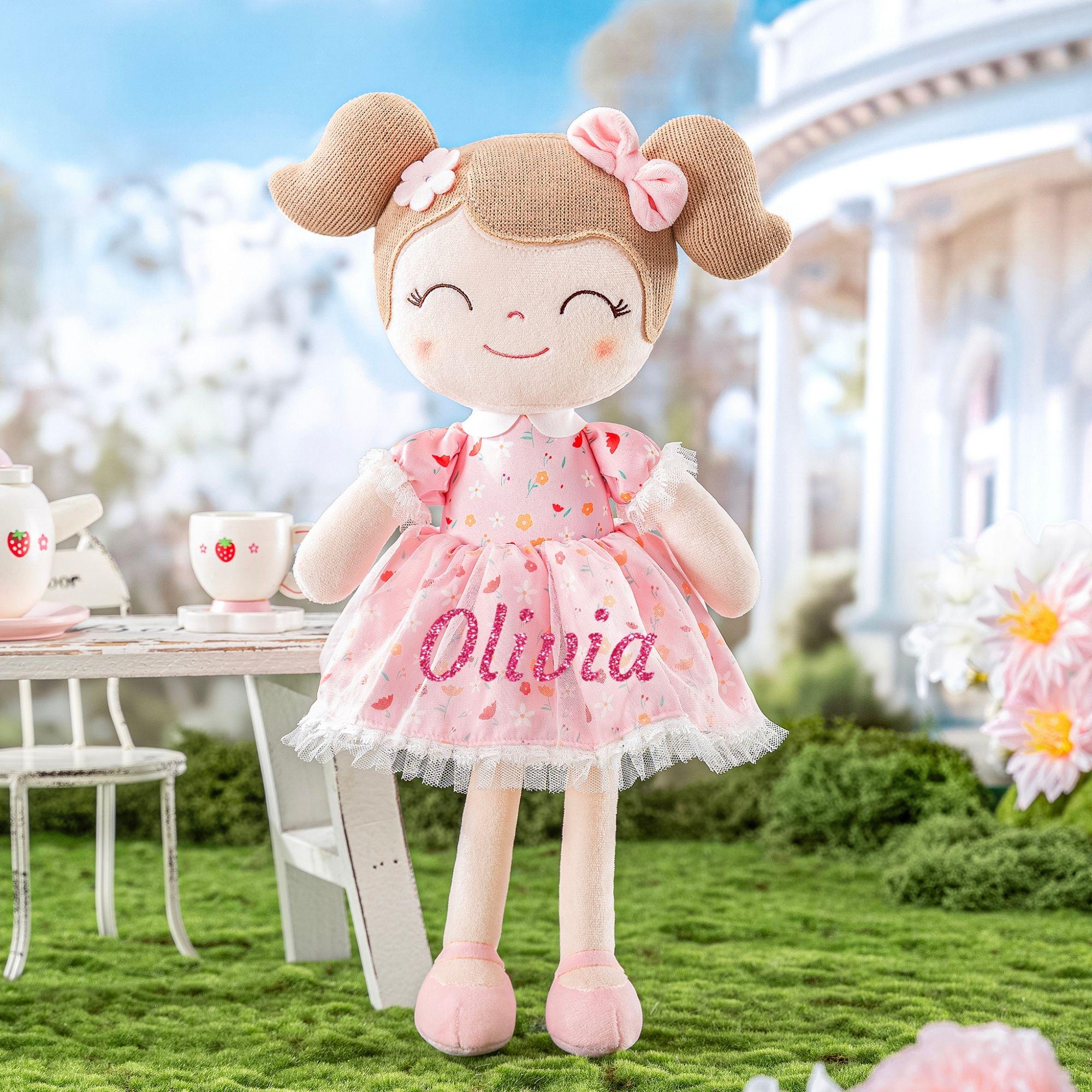 Gloveleya パーソナライズスプリングドール – カスタムネーム入りソフトベビードール | 1歳の誕生日プレゼント、ベビーシャワーのプレゼント、記念品のぬいぐるみ