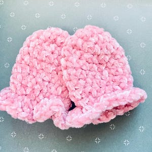 Handmade Newborn Crochet Mittens 0-3 Months Baby Soft Mittens Perfect for Baby Shower Gift Scratch-Free Baby Accessories Cozy Baby Mittens