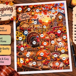 Op de afbeelding: Een printbare Thanksgiving-spaaruitdaging met een herfstachtige illustratie van een kalkoen, vogelverschrikker, puppy, kitten en eten. De afbeelding bevat diverse dollarbedragen in cirkels en de tekst Thanksgiving Savings Challenge.