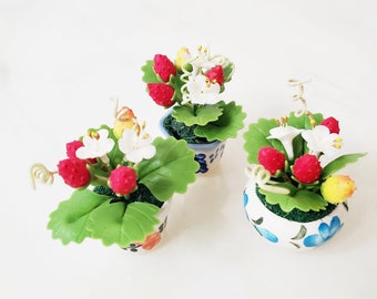 1 STRAWBERRY PLANT Miniature Flower_Handmade flower, long lasting,ceramic pot, Pink White Yellow Purple HAWAIIAN Flower