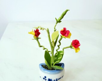 Miniature Flower-Pea Pod - Magnet pot -Handmade Flowers - Forever lasting