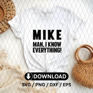 Può includere: Maglietta bianca con la scritta "MIKE MAN, I KNOW EVERYTHING!" in nero. Sotto, un pulsante di download nero con le parole "DOWNLOAD" e "SVG / PNG / DXF / EPS".