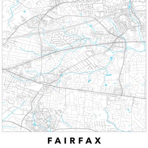 Könnte beinhalten: Eine detaillierte Karte von Fairfax, Virginia, mit einem Netzwerk aus grauen Straßen und hellblauen Wasserwegen. Der Name der Stadt und des Bundesstaates ist unten in fetter, schwarzer Schrift zusammen mit den Koordinaten 38.8460°N und 77.3053°W gedruckt.