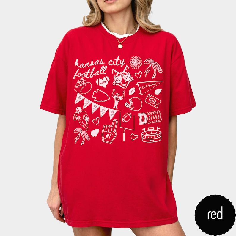 Camiseta de fútbol de Kansas City con colores cómodos, moderna camiseta de fútbol de Kansas City KC, ideal para el día del partido, regalo para fanáticos de Kansas City. imagen 6