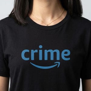 Peut inclure: Ensemble de trois vases en céramique de hauteurs et formes variées. Les vases sont recouverts d'une finition blanche mate, offrant une esthétique minimaliste. Le plus grand vase mesure environ 25 cm de haut.