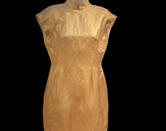 Vintage 1940s Gold Silk Lamé Cheongsam Chinese Qipao Mandarin Collar Lined Med