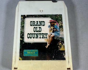 Lettori di cassette Grand Old Country 8 Track Tape Digest Stereo 8 del 1974, oggetto da collezione d'epoca
