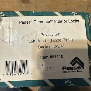 Pease Glendale Innentürschloss mit Sichtschutz, linkem Scharnier und rechtem Messing-Dornmaß von 2-3/4 Zoll