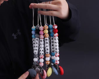 Clip para chupete personalizado con nombre de bebé, añade el nombre del niño o niña, regalo neutro para baby shower, clip de silicona de estilo occidental, estampado de leopardo