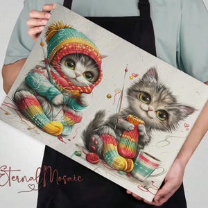 Tabla de cortar de cristal con gatitos tejiendo, adorable tabla de embutidos de cristal templado con diseño de gato, regalo para amantes del tejido, decoración de cocina original y divertida