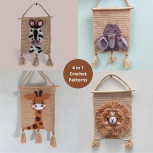 Peut inclure: Quatre modèles de tentures murales au crochet représentant un zèbre, une girafe, un éléphant et un lion. Chaque modèle est encadré d'une baguette en bois et comporte des glands suspendus au bas.