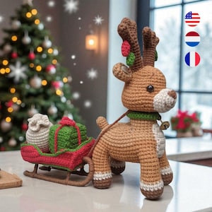 Peut inclure: Un renne au crochet tirant un traîneau rempli de cadeaux. Le renne est marron avec des détails blancs, un collier vert et une cloche. Le traîneau est rouge et vert. Un sapin de Noël est en arrière-plan, pour une ambiance festive.