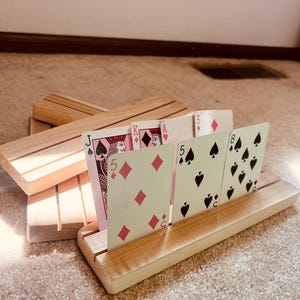 Portatarjetas de madera de cedro, ideal para naipes, tarjetas navideñas, Magic The Gathering y otros juegos. Lijado, sin terminar, 10" x 2,25"