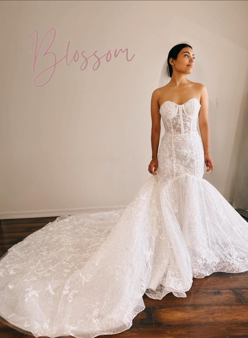 Sexy Mermaid Wedding Dress for a Modern Bride’s Dream Wedding Look