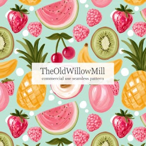 Puede incluir: Un patrón sin costuras con ilustraciones coloridas de fresas, rodajas de sandía, frambuesas, cerezas, plátanos, piñas y rodajas de kiwi sobre un fondo azul claro con puntos blancos. El texto dice TheOldWillowMill commercial use seamless pattern.