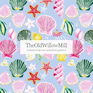 Pode incluir: Um padrão sem costura com conchas, estrelas do mar e pequenas flores brancas sobre um fundo azul claro. As conchas são em tons de rosa, verde e amarelo, com estrelas do mar vermelhas. O texto "TheOldWillowMill commercial use seamless pattern" é exibido.