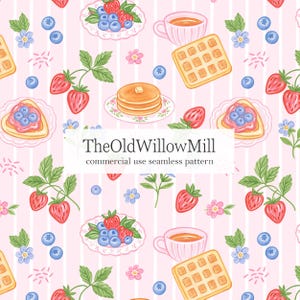 Pode incluir: Um padrão contínuo sobre um fundo de riscas rosa claro com ilustrações de waffles, panquecas, morangos, mirtilos e chávenas de chá. O texto TheOldWillowMill commercial use seamless pattern está centrado na imagem.