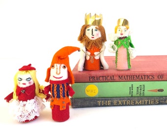 Marionetas de dedo reales vintage ~ Rey, reina, princesa y bufón de fieltro hechos a mano ~ Juego de marionetas para juego de simulación
