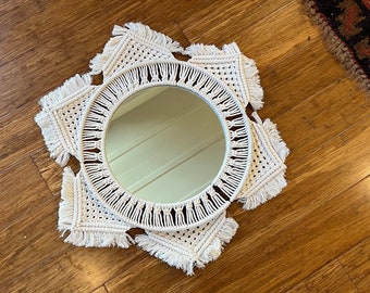 Boho Macrame Fringe Mirror ~ Miroir mural rond ~ Fibre art Sun Mirror ~ 18 « large