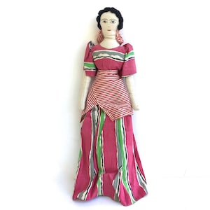 Vintage Folk Art Rag Doll ~ Bella bambola fatta a mano in vestito colorato ~ Bambola di stoffa primitiva