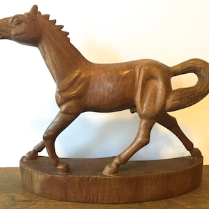 Jahrgang Pferdeskulptur ~ Mid-Century Mustang Skulptur ~ männliches Pferd ~ handgeschnitzte ~ Holz schnitzen