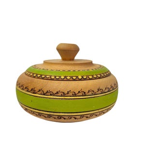 Vintage Folk Art Jewelry Box~ Small round jewelry box, stash box~ Hand carved ornate wooden box