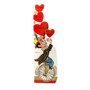 Tarjeta de San Valentín de Payaso Vintage "Por favor, no hagas malabares con mi amor" Dulce tarjeta sin usar troquelada de 1950 ~ Payaso en monociclo ~ Menta