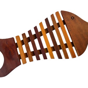 Trivet de pescado de teca de mediados de siglo ~ Vintage palisandro, arce y madera de teca Trivet Pot Holder ~ Diseño de celosía ~ Decoración de playa tropical ~ Único en su tipo