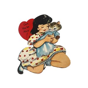 Carte de Saint Valentin chaton vintage ~ Gibson Cat « Ça y est, tu es gentille ! Douce poupée chaton de la Saint-Valentin des années 60 avec petite fille en robe coeur