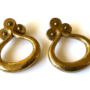 Zestaw uchwytów do szuflad w stylu Mid Century ~ Okucia z epoki Hollywood Regency ~ Brutalna gałka do drzwiczek szafki z litego mosiądzu ~ 2