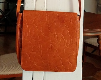 1970s Genuine Leather  Shoulder Bag Handbag  Brown Leather Nice and  Practical Easy to Reach Pockets Mesanger Bag