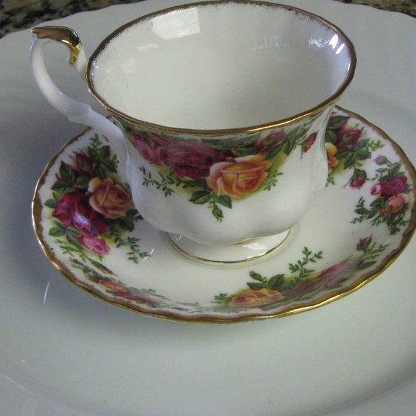 1962 Vintage Royal Albert Old Country Roses Tea Cup & Saucer Made in England Porcelain  On SaLe Now